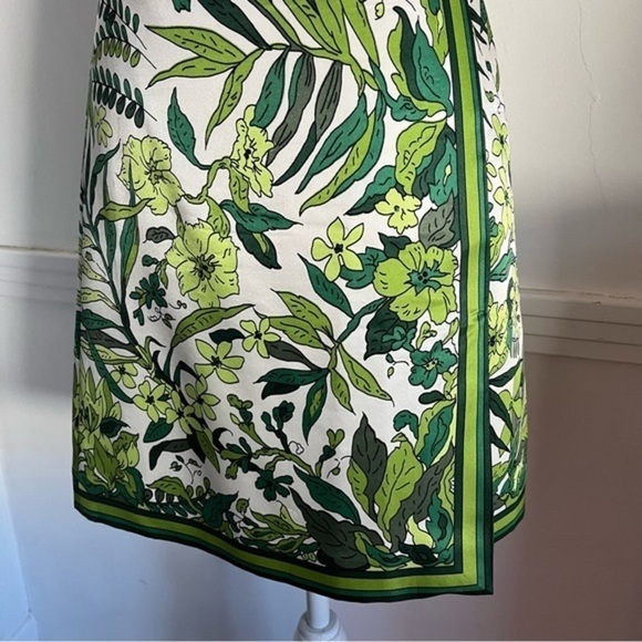 J. Crew • Green Floral Leafy Pencil Skirt - Picture 3 of 5